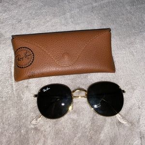 2 pairs of Ray Bans‼️‼️